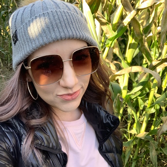 Welcome to my closet! - Picture 3 of 3